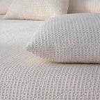 Colcha bouti de algodón natural con diseño nido de abeja, ligera y cómoda para los meses cálidos.