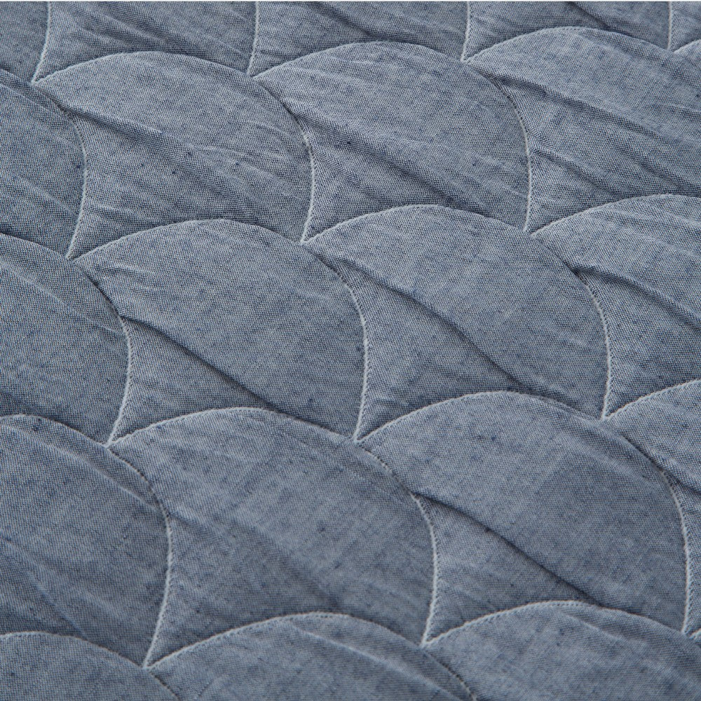 Colcha reversible gris de peso ligero ideal para primavera y verano.