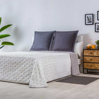 Colcha bouti reversible en tono gris ideal para los meses de entretiempo.