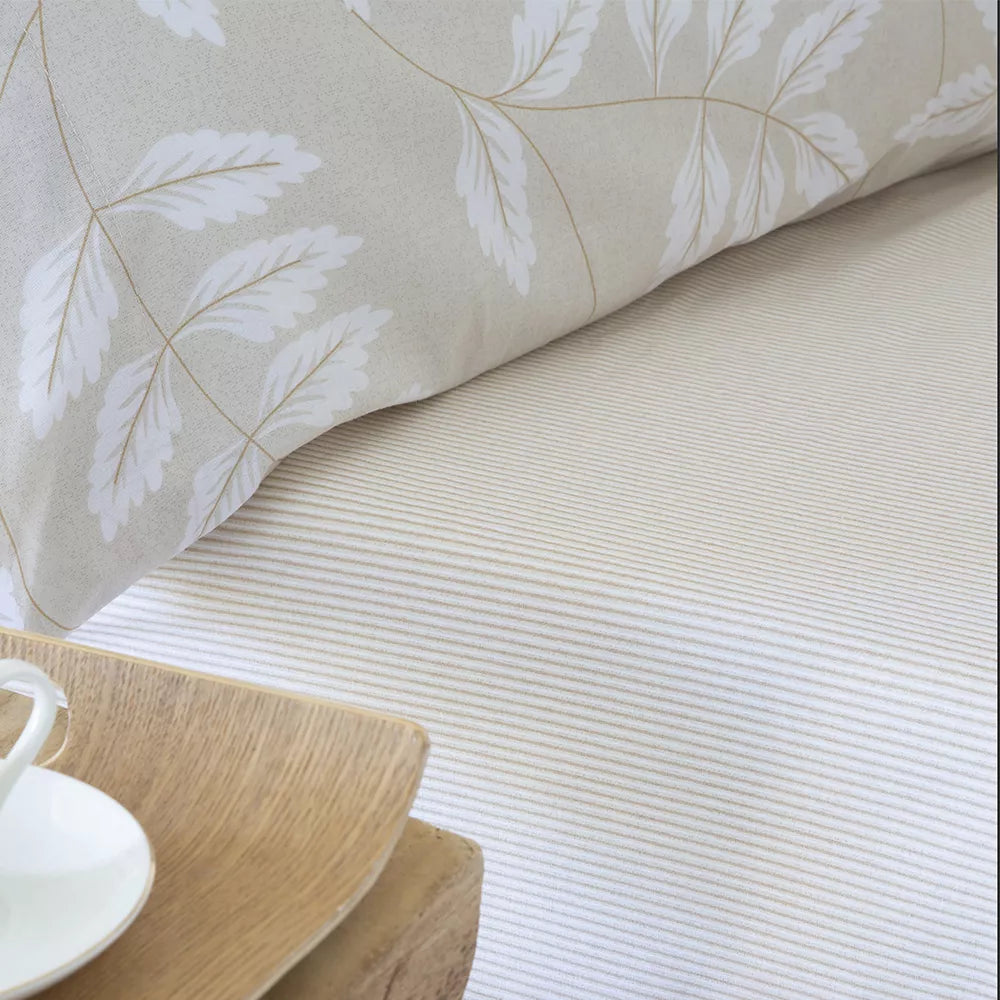Funda nórdica beige de algodón orgánico, ideal para crear un ambiente cálido y acogedor.