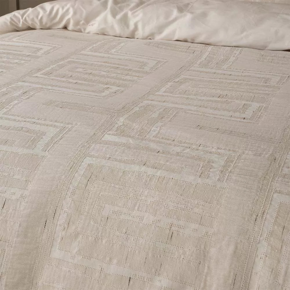 Funda nórdica beige de algodón jacquard prelavado con relieve decorativo y tacto agradable.