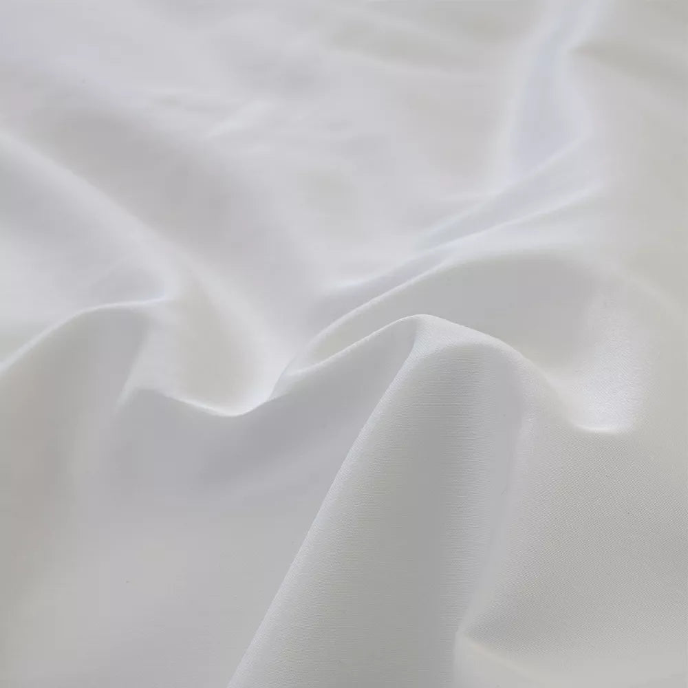 Conjunto nórdico blanco de algodón egipcio satén 400 hilos con acabado suave y brillo discreto.