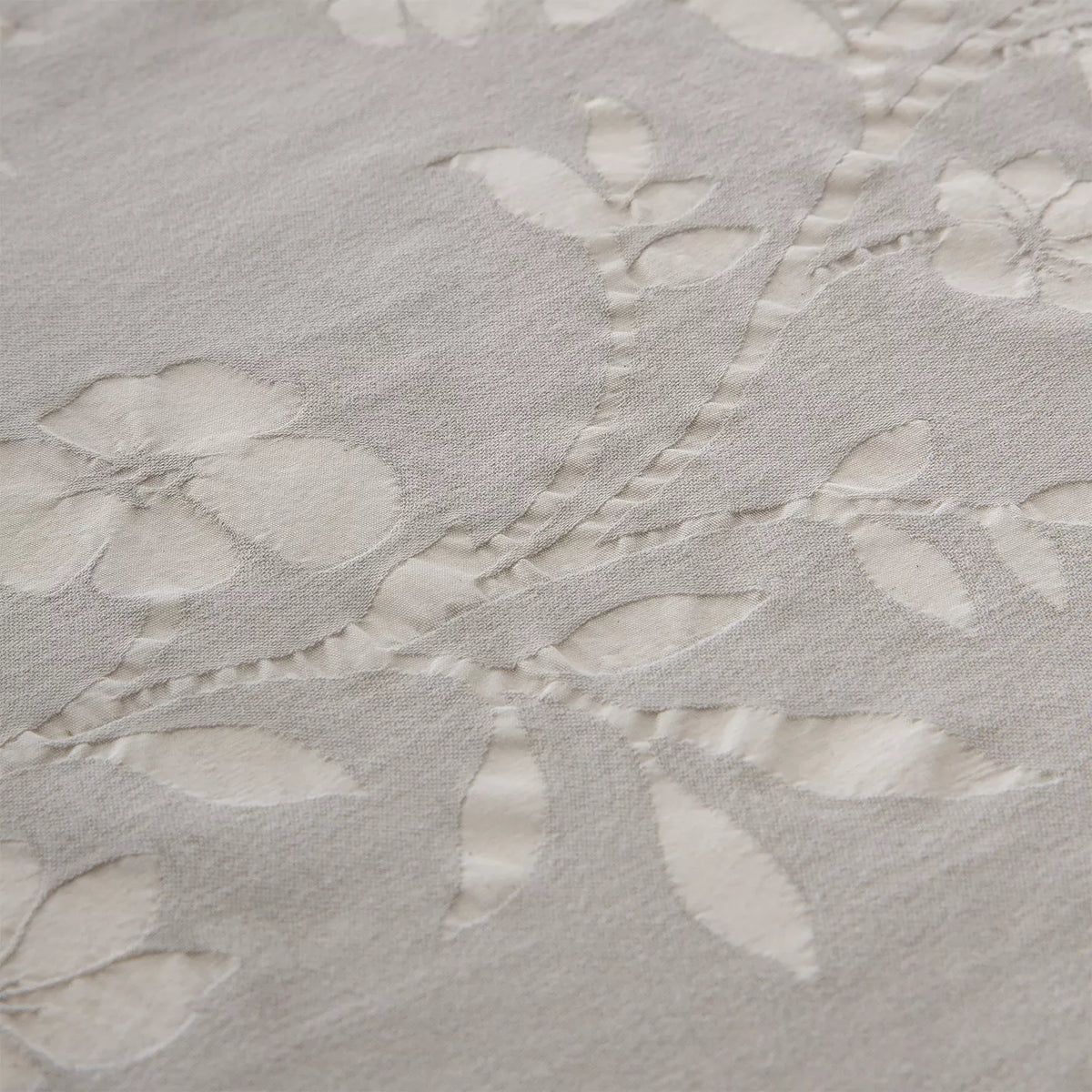 Funda nórdica beige de estilo elegante con tejido jacquard de algodón prelavado y aspecto natural.