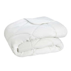 Edredón de fibra antiácaros de 400 g/m², ideal para un descanso cálido y saludable.