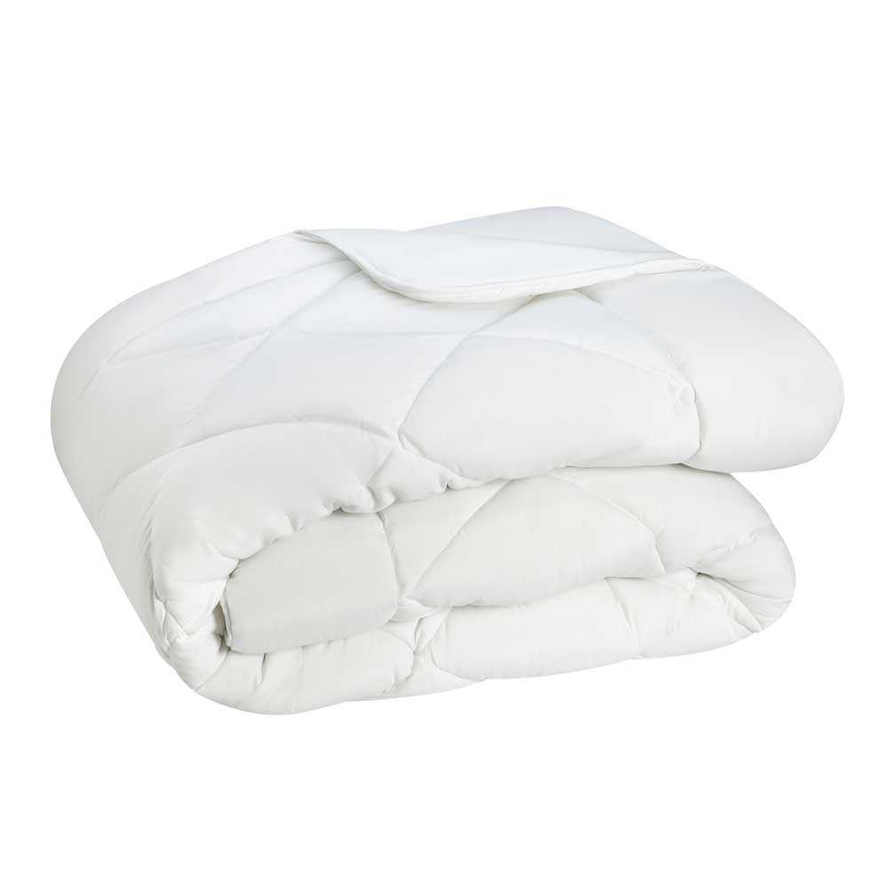 Edredón de fibra antiácaros de 400 g/m², ideal para un descanso cálido y saludable.