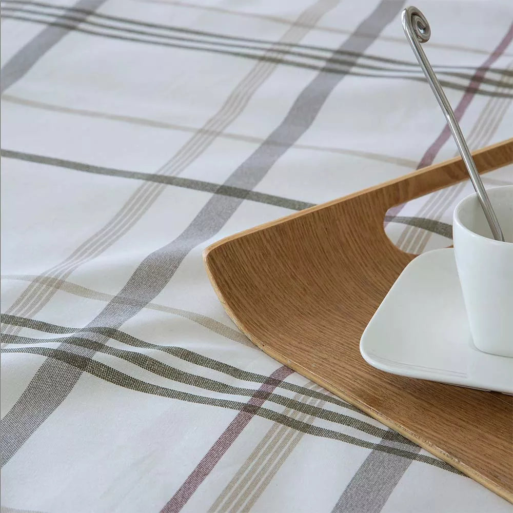 Ropa de cama de percal algodón 200 hilos con patrón de cuadros beige y blanco, superficie lisa, suave al tacto y de aspecto natural.