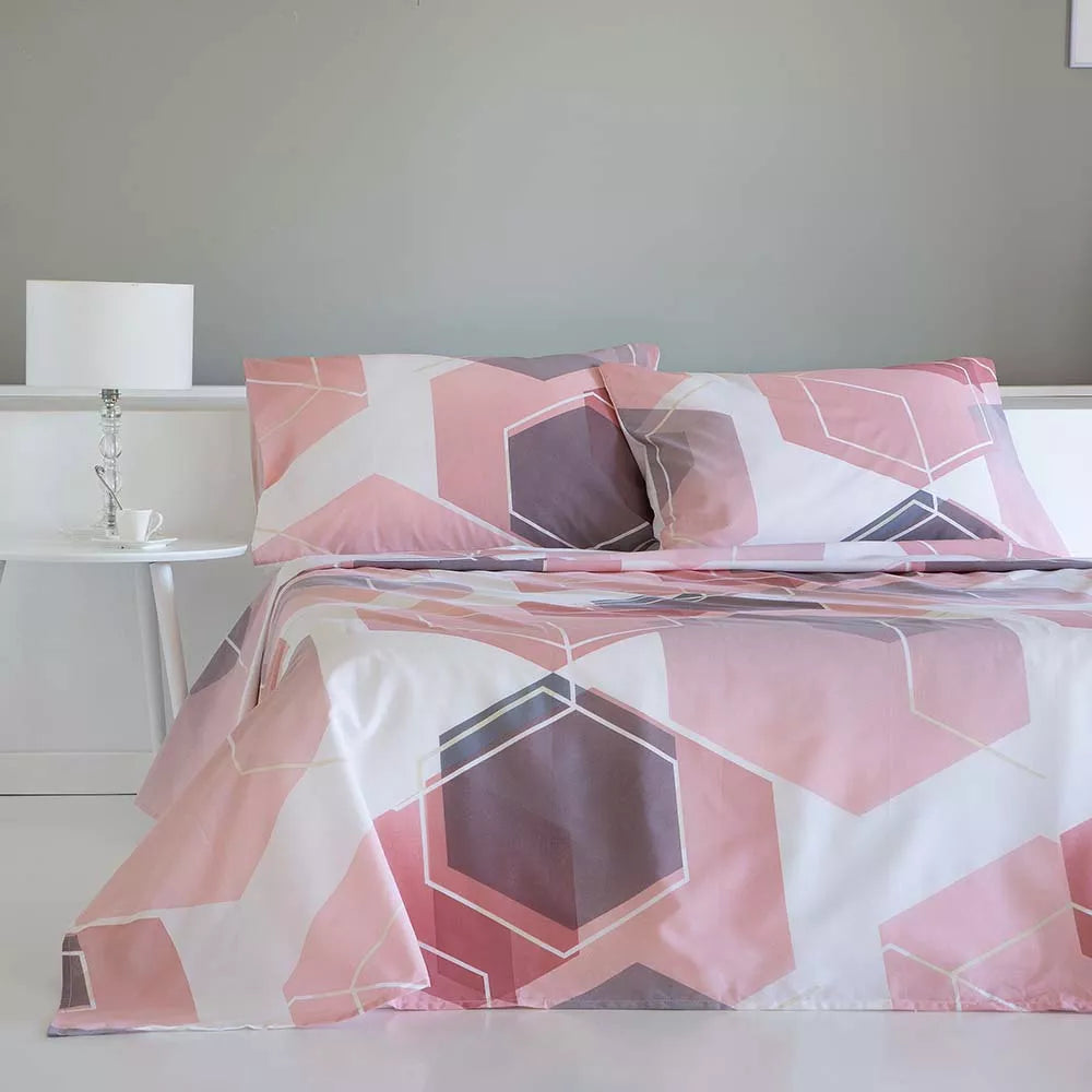 Sábana estampada de cuadros beige confeccionada en percal de algodón 200 hilos, tejido ligero, duradero y agradable para un descanso confortable.