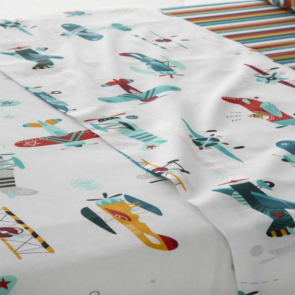 Sábanas infantiles MULTICOLOR de algodón-poliéster con tejido agradable al tacto, fácil mantenimiento y diseño moderno para dormitorio infantil.