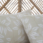 Sábanas de algodón orgánico color beige con tacto agradable y acabado natural, diseñadas para ofrecer confort y frescura durante todo el año.