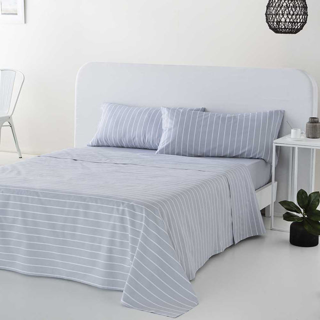Sábanas gris azulado de algodón percal 144 hilos, con textura suave, excelente transpirabilidad y diseño atemporal para un descanso cómodo.