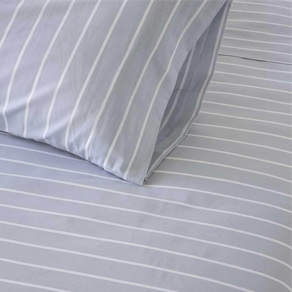 Juego de cama gris azulado de percal algodón 144 hilos, suave, resistente y diseñado para aportar frescura durante todo el año.