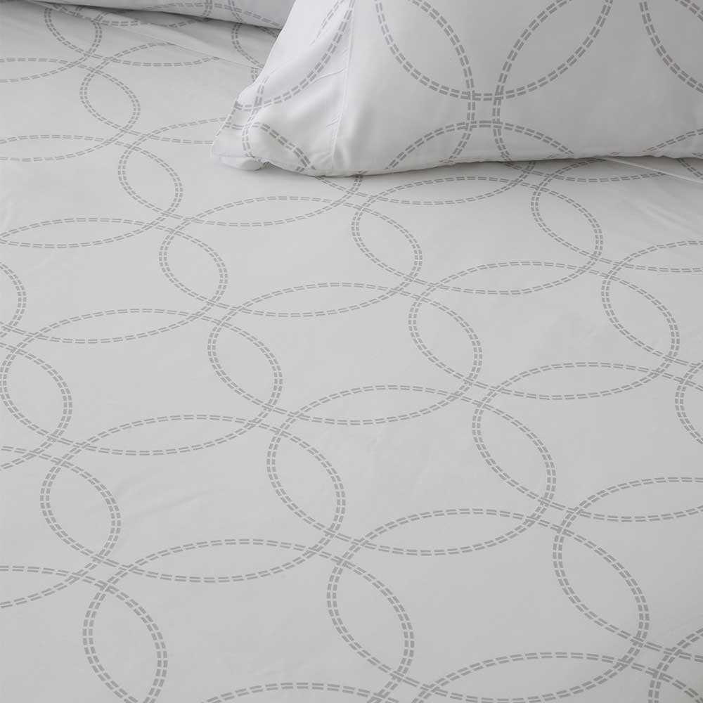 Juego de cama gris elaborado en fibra de bambú, ligero, fresco y agradable al tacto para un confort óptimo durante todo el año.