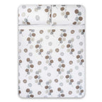 Ropa de cama gris y beige confeccionada en algodón orgánico de alta calidad, agradable al tacto y respetuosa con el medio ambiente.