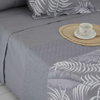 Juego de cama GRIS de percal algodón 200 hilos, diseñado para ofrecer frescura, suavidad y comodidad durante todo el año.