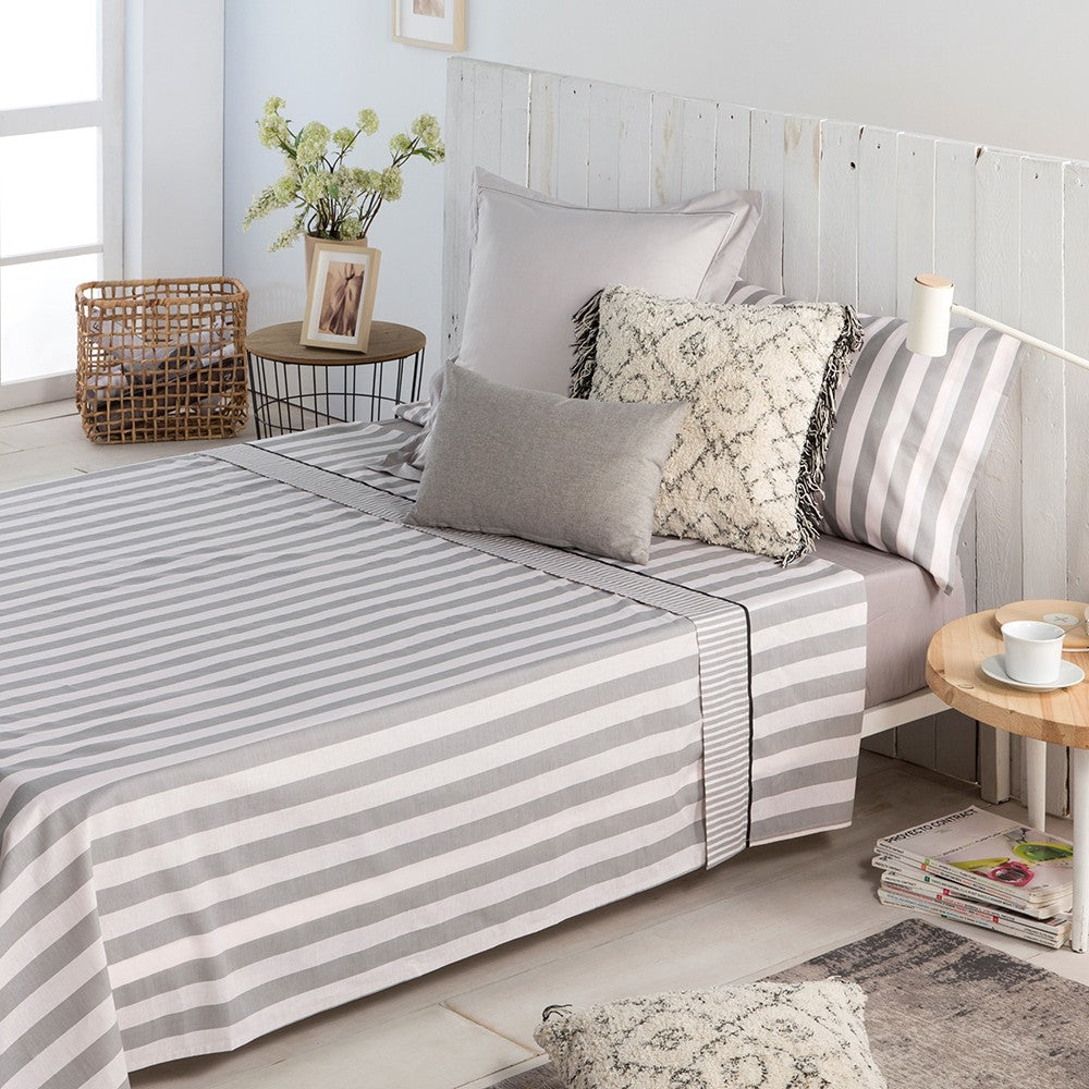 Sábanas beige de percal algodón 180 hilos con textura suave, acabado de alta calidad y diseño atemporal para un descanso confortable