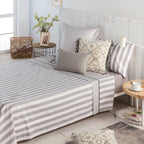 Sábanas beige de percal algodón 180 hilos con textura suave, acabado de alta calidad y diseño atemporal para un descanso confortable