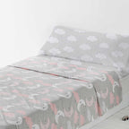 Sábanas infantiles gris y ROSA de algodón-poliéster con tejido agradable al tacto, fácil mantenimiento y diseño moderno para dormitorio infantil.