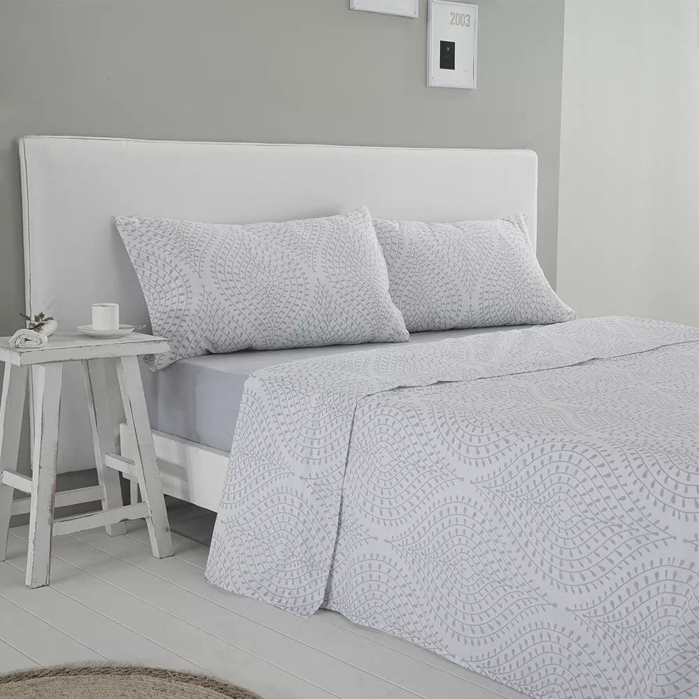 Ropa de cama GRIS de poliéster y algodón con sábana bajera, encimera y funda de almohada a juego, diseñada para ofrecer comodidad y practicidad durante todo el año.