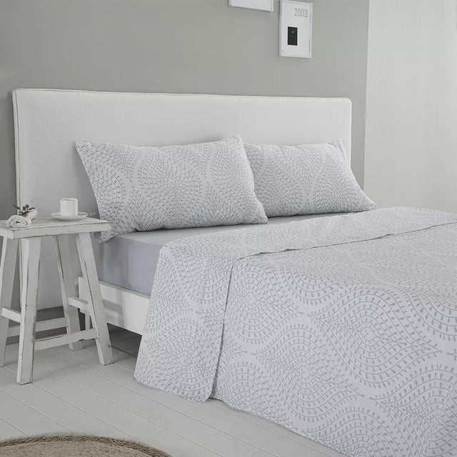 Ropa de cama GRIS de poliéster y algodón con sábana bajera, encimera y funda de almohada a juego, diseñada para ofrecer comodidad y practicidad durante todo el año.