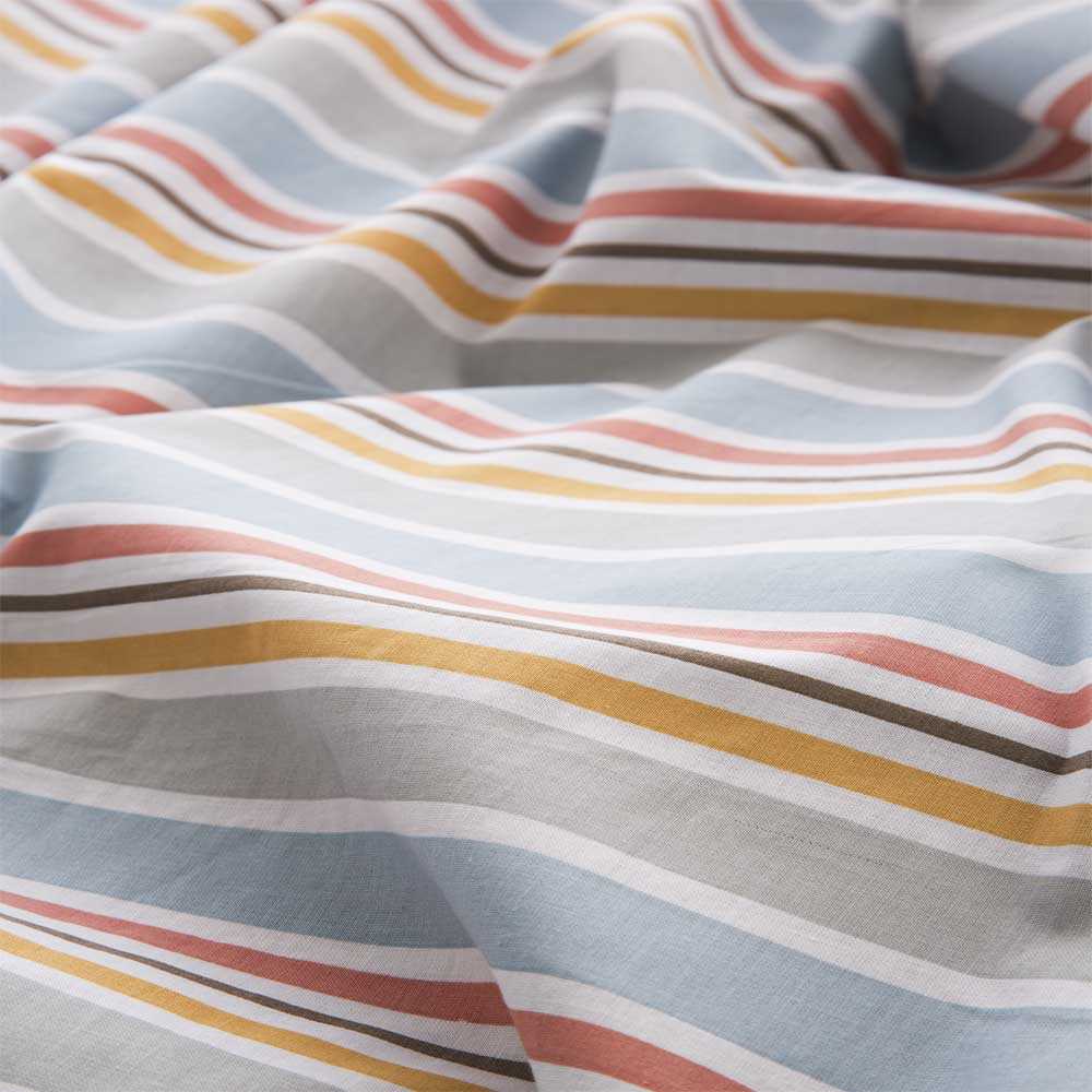 Sábanas infantiles de algodón percal multicolor, con colores vivos y tacto suave para crear un ambiente alegre en el dormitorio.