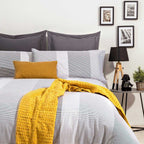 Sábana gris de mezcla poliéster-algodón, fresca, confortable y de fácil mantenimiento para cualquier dormitorio.