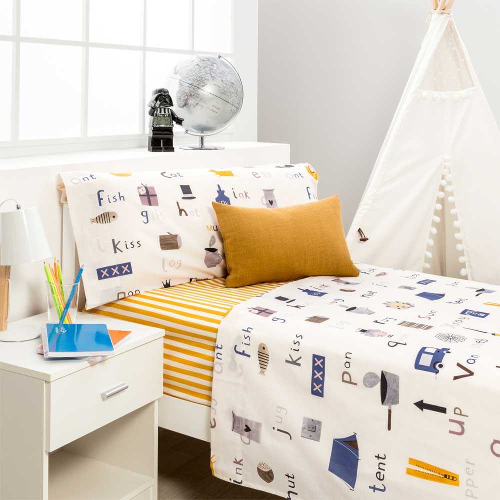 Sábana infantil de poliéster algodón multicolor con estampado alegre y suave al tacto para el descanso diario.