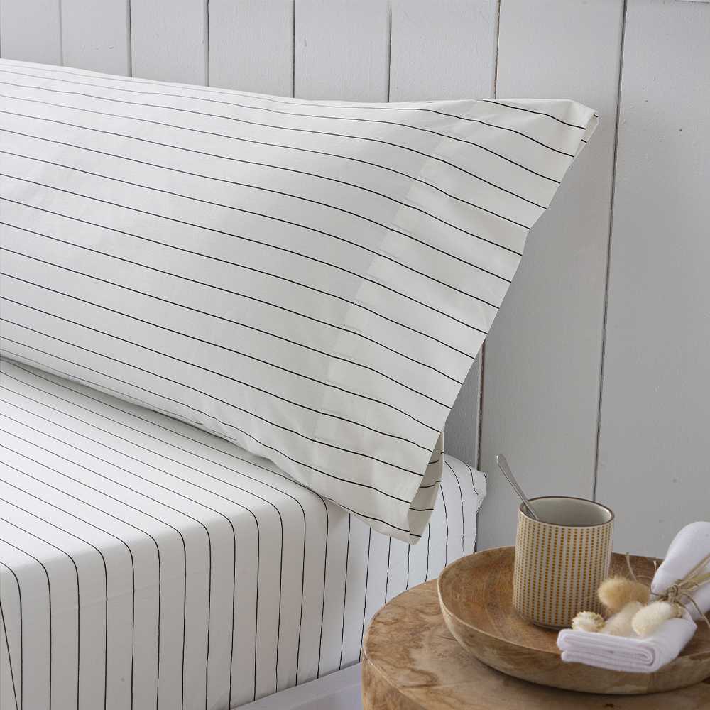 Sábanas lisas beige de algodón percal 200 hilos, con tejido resistente, transpirable y de aspecto natural y elegante.